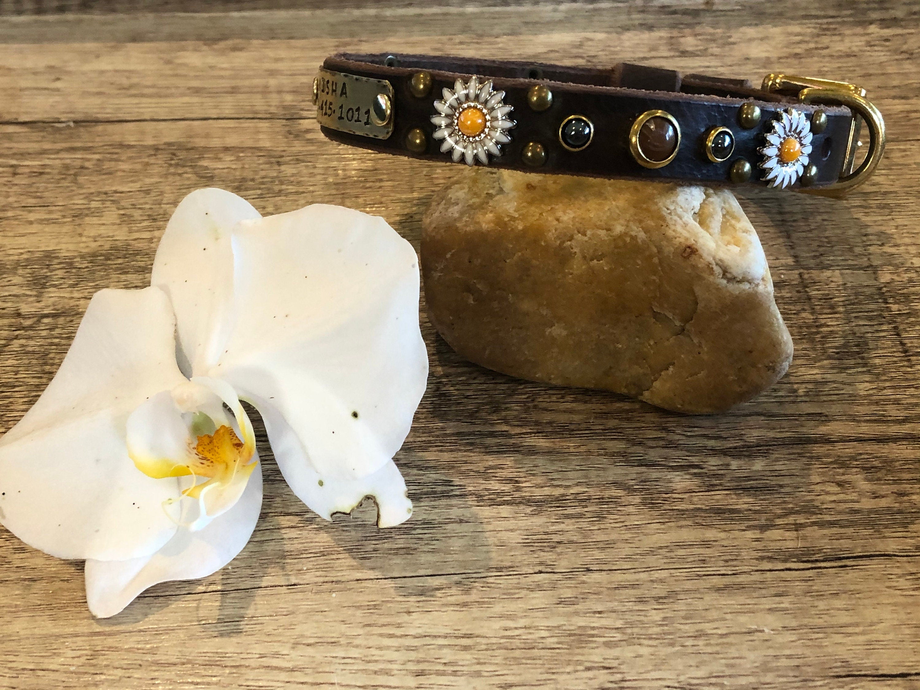 Daisy Leather Dog Collar – 3/4” Marble Stone Design