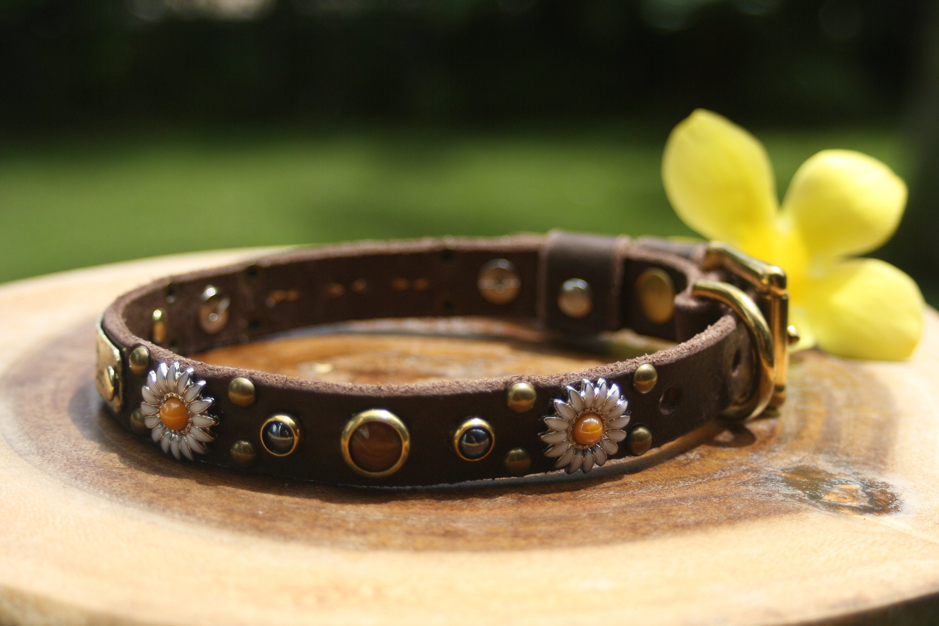 Daisy Leather Dog Collar – 3/4” Marble Stone Design