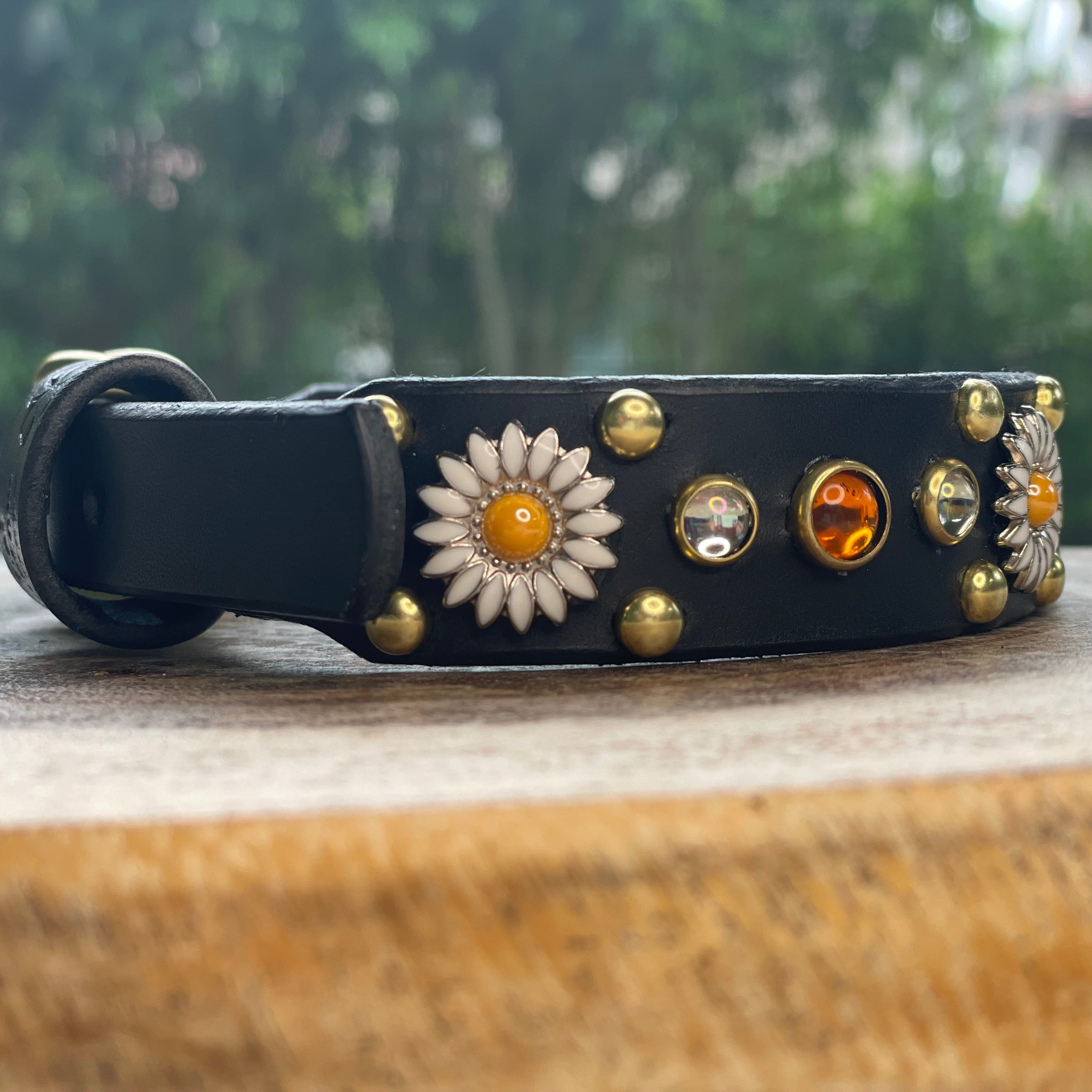 The Daisy Collar – 1" Leather Dog Collar | Cabochon Crystal Daisy Concho