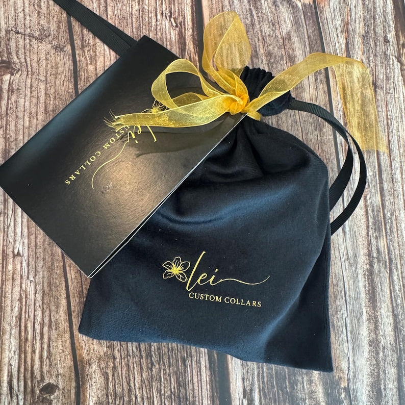 Lei Custom Collars gift packaging - velvet bag and card