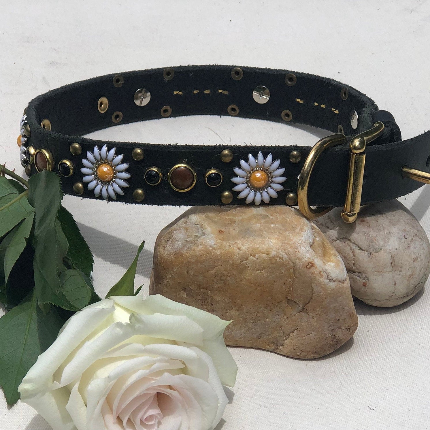 Daisy Leather Dog Collar – 3/4” Marble Stone Design
