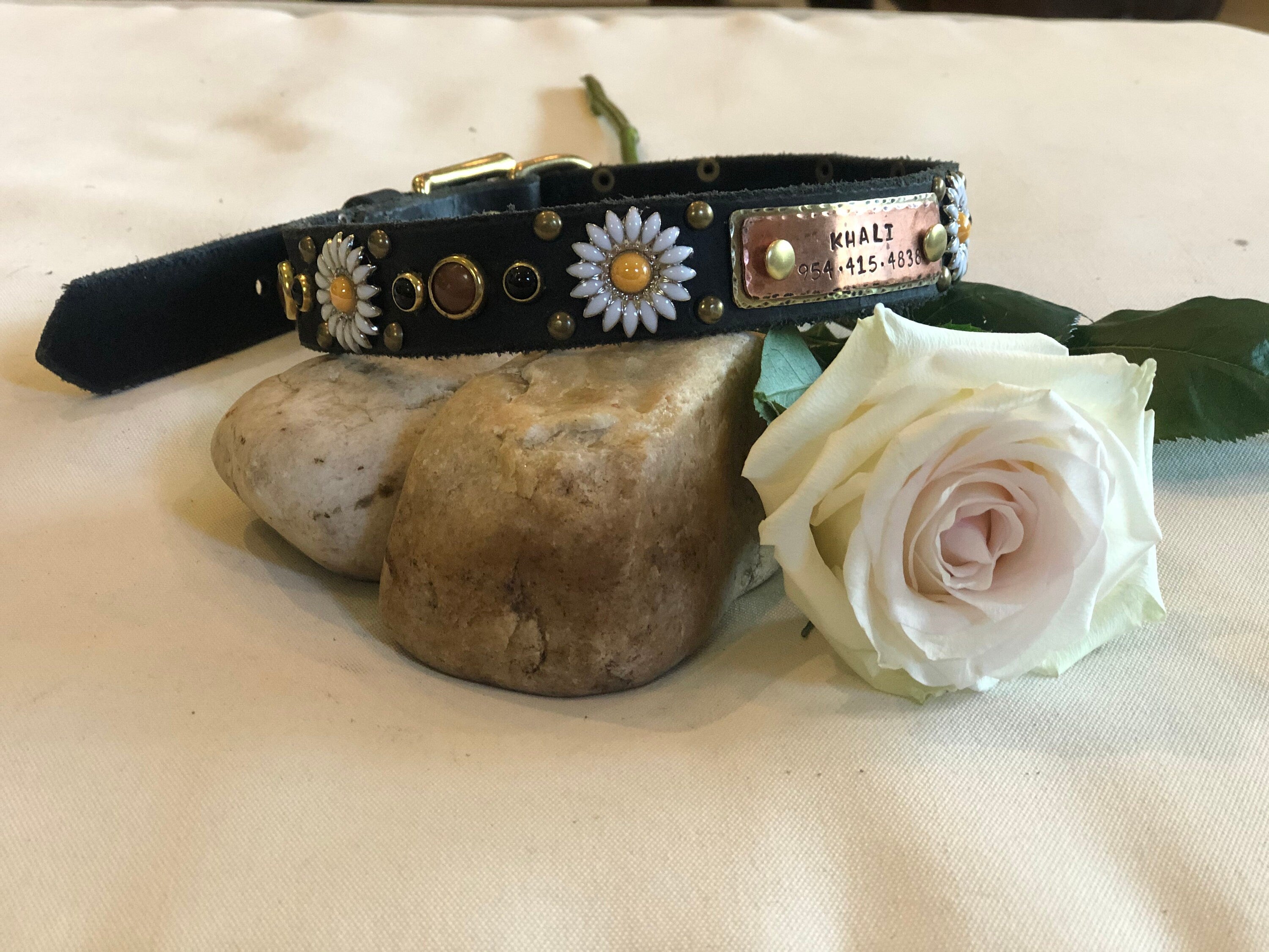 Daisy Leather Dog Collar – 3/4” Marble Stone Design