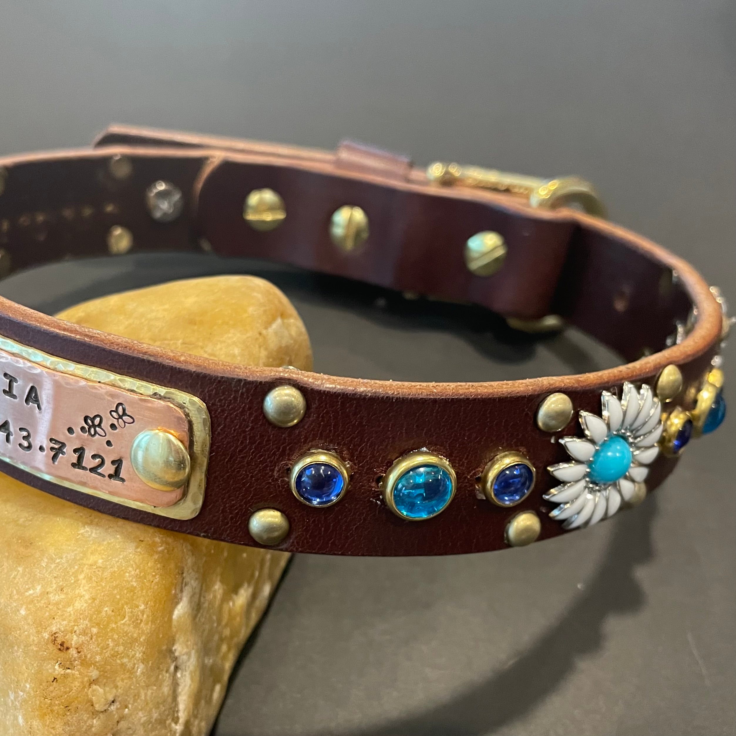 The Daisy Collar – 1" Leather Dog Collar | Cabochon Crystal Daisy Concho