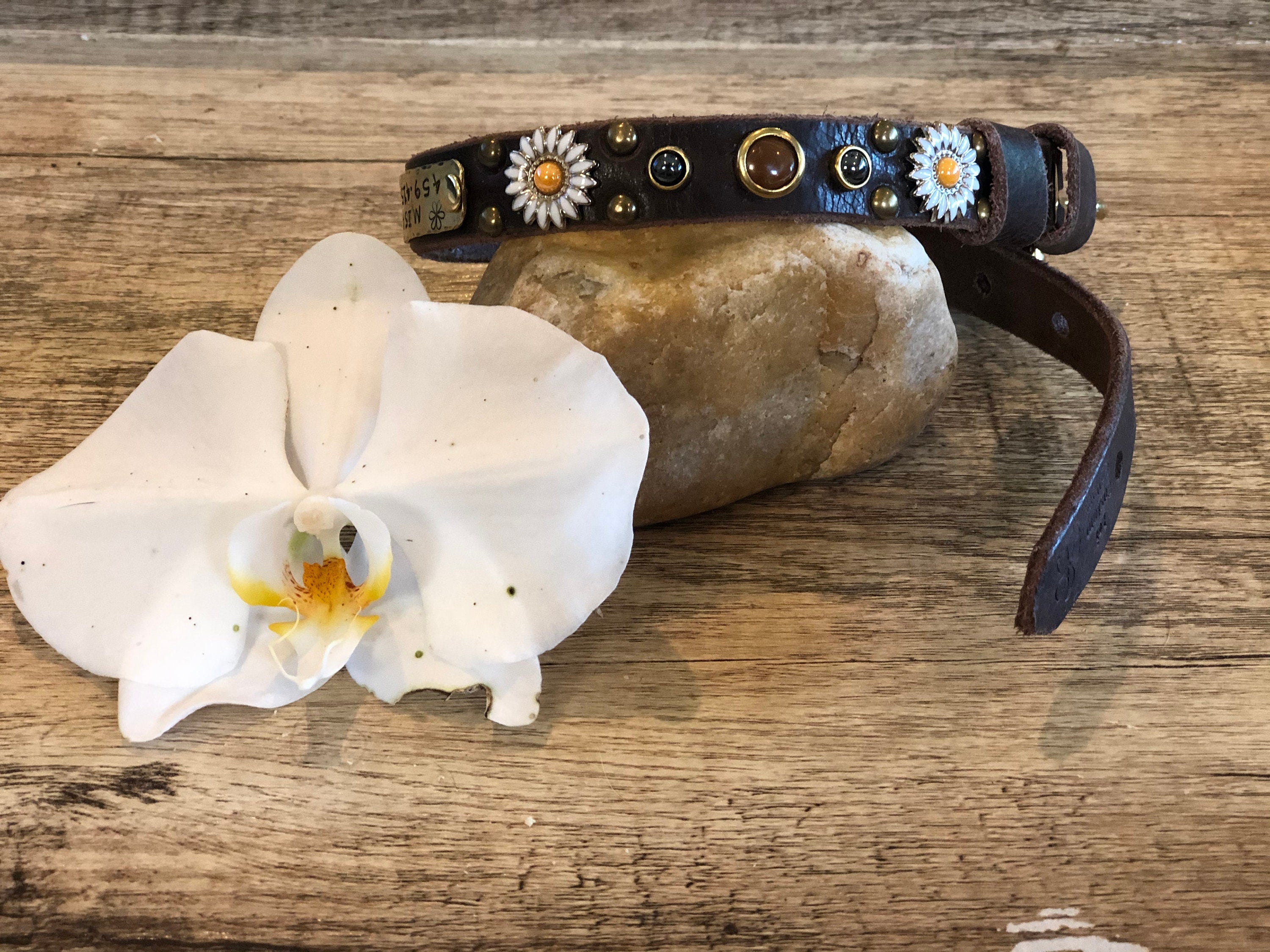 Daisy Leather Dog Collar – 3/4” Marble Stone Design
